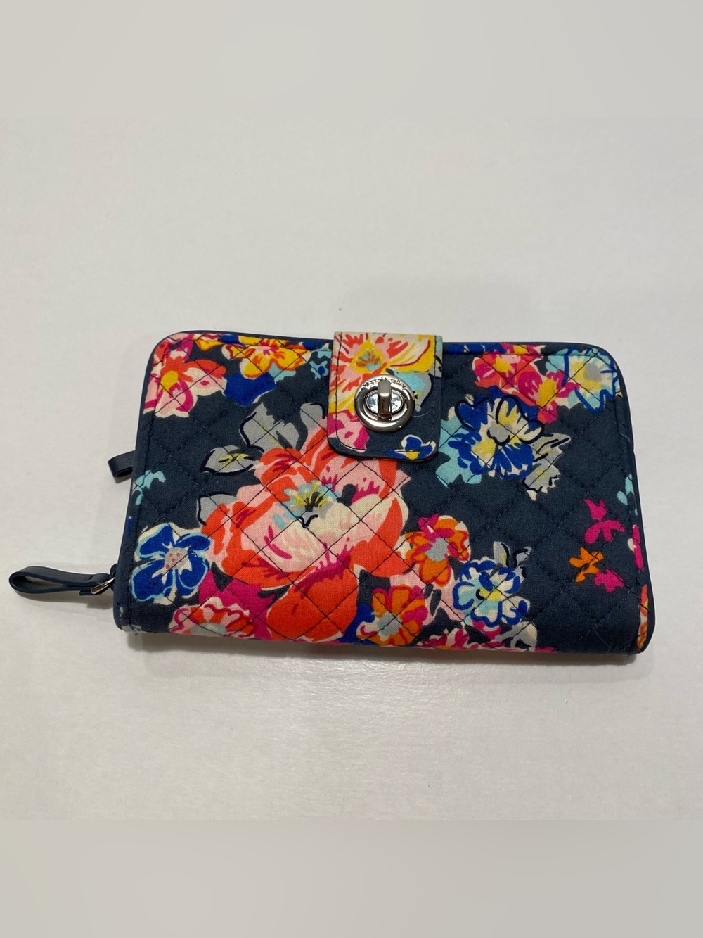 Vera Bradley Turn Lock Wallet. NWOT Pretty Posies
